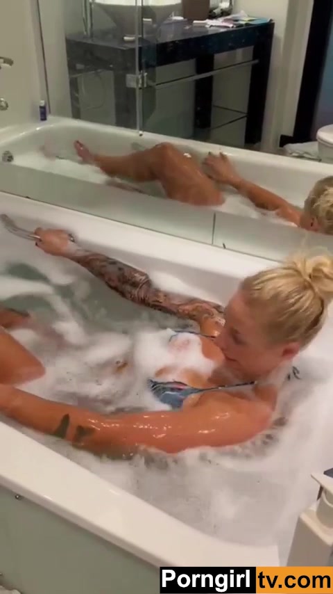 Ebanie Bridges leaked nude bathing video is so hot!!!