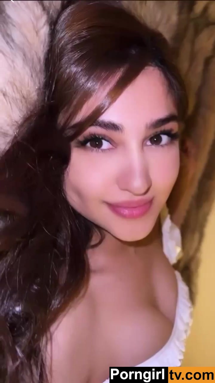 Diva Flawless leaked new video showing off her big tits!!!