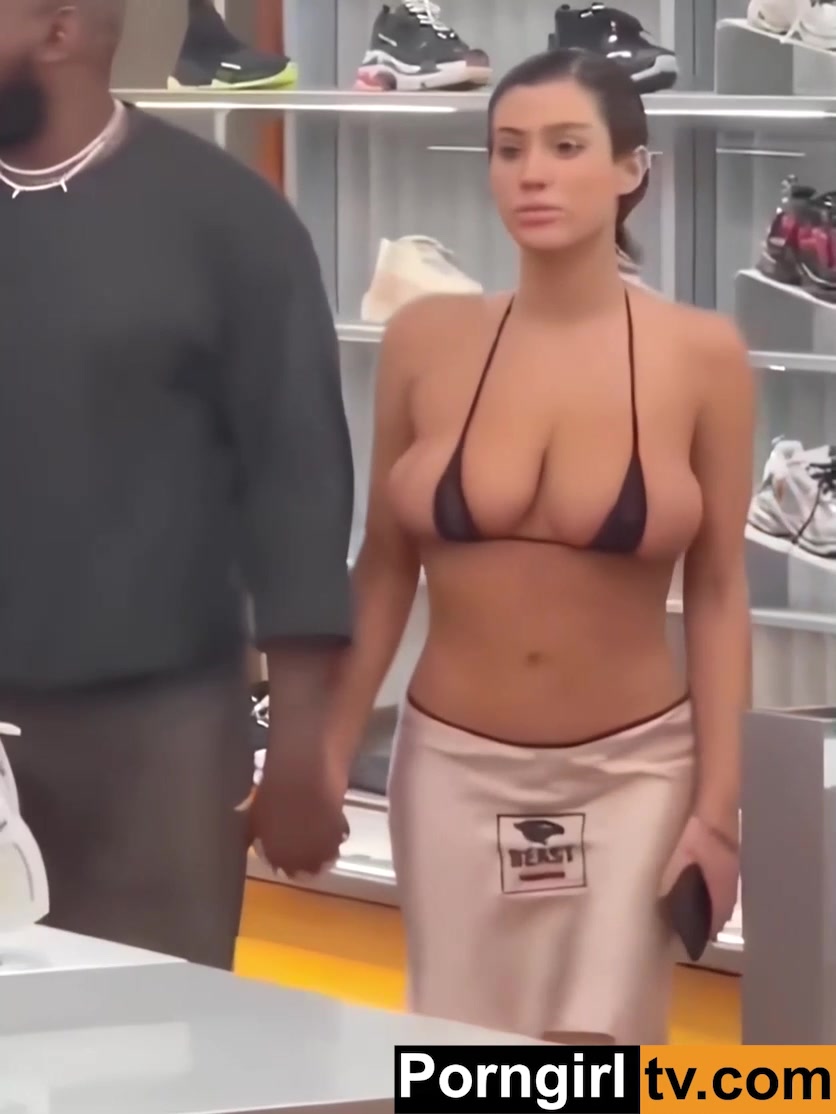 Bianca Censori leaked video showing off her topless!!!