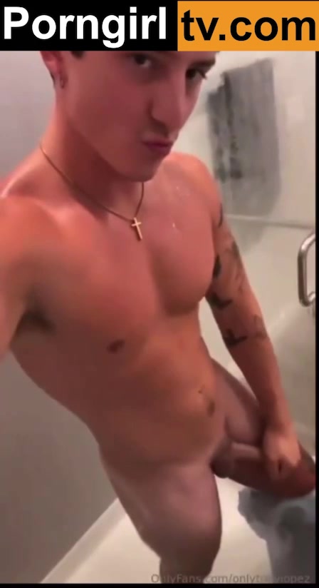 Tony Lopez leaked nude bathing video showing big cock!!!