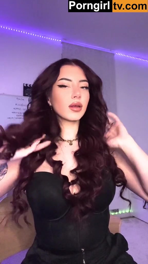 Nika Ilcic – Her breasts make me unable to take my eyes off!!!