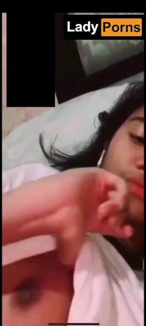 Azizah Salsha leaked video lifting her shirt shows off her nipples!!!