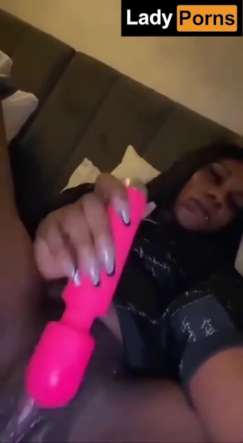 Sheila Thompson leaked nude video masturbates with vibrator!!!