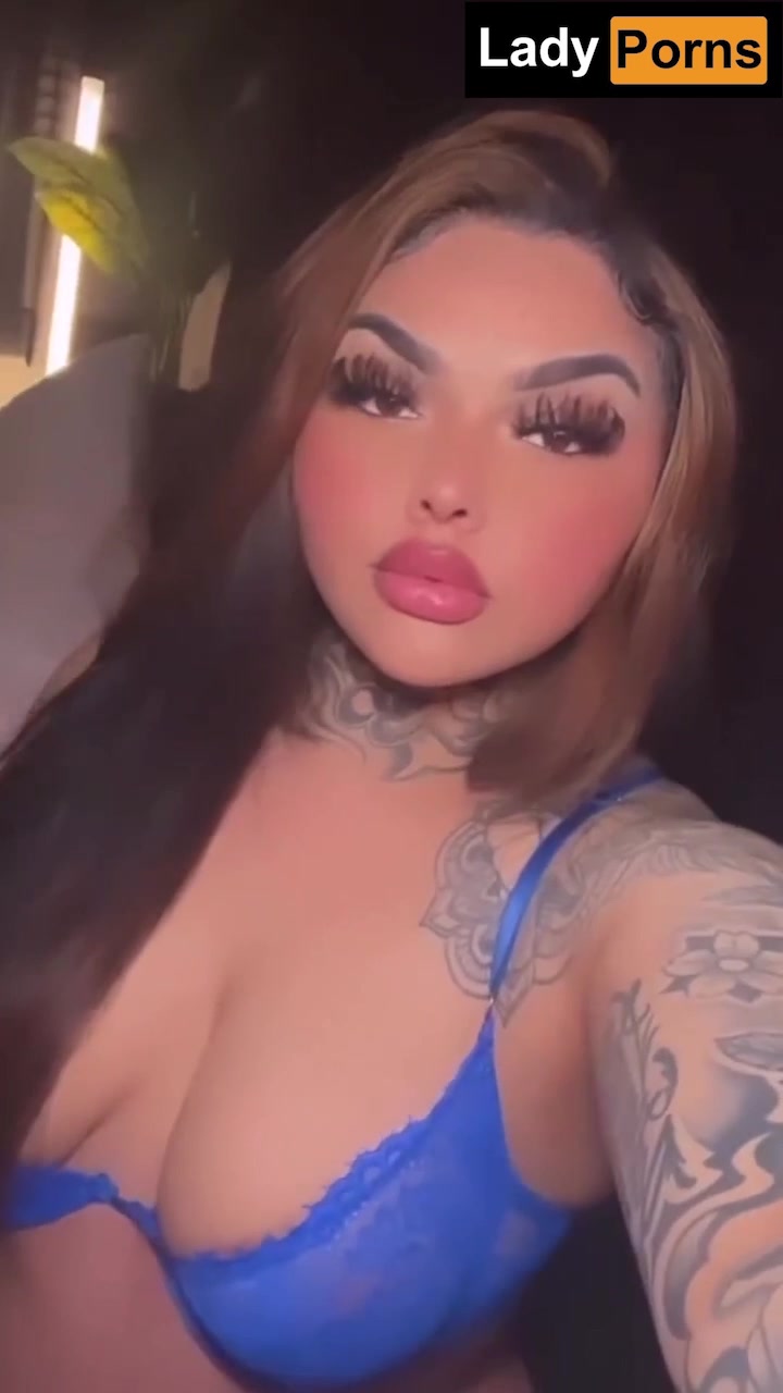Jaidyn Alexis Onlyfans nude showing off her big breasts!!!