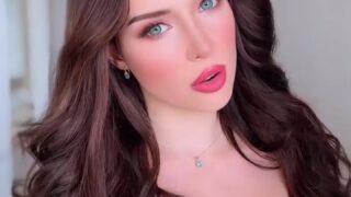 Nicole Šáchová (@Nikysach) shows off her beautiful big breasts!!!