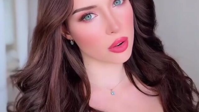 Nicole Šáchová (@Nikysach) shows off her beautiful big breasts!!!