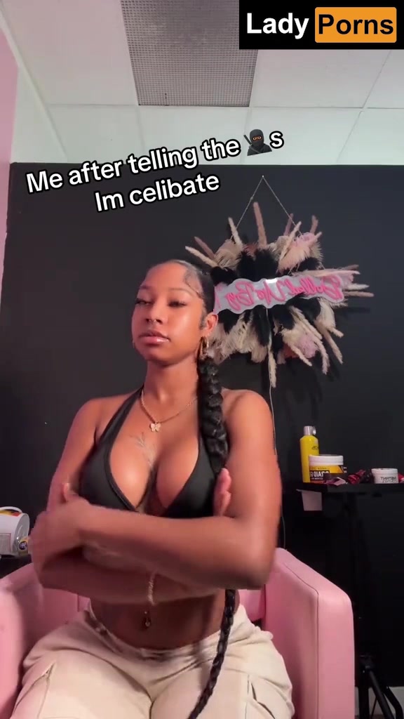 TikToker Cooking With Kya nude video showing big breasts!!!