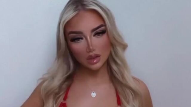 Victoria Thomas Bowen Onlyfans shows off her big breasts!!!