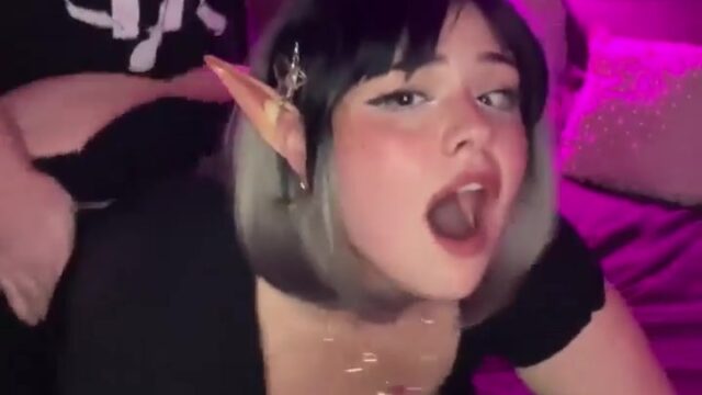 Eve Iris / Eveirisowo Onlyfans fucks doggy style with boyfriend!!!