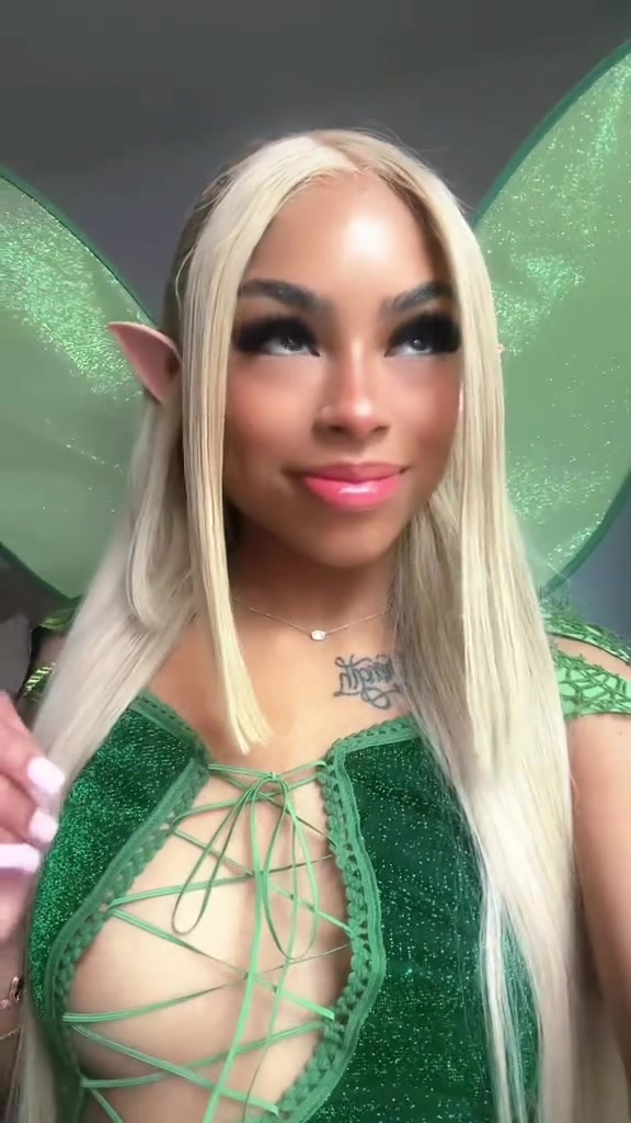 Nadia Jocelyn Nude Video Shows Off Her Big Breasts!!!