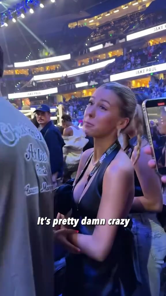 Hailey Welch / Haliey Welch showing off her big boobs!!!