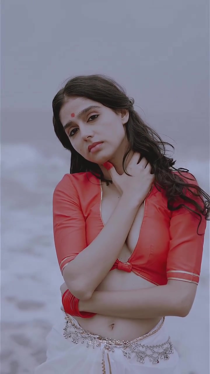 Anaswara Rajan viral video shows off her big boobs!!!