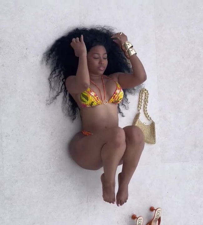 Yung Miami’s new video shows off her sexy body at the pool!!!