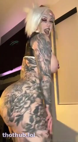 Ravengriim Onlyfans striptease video showing off her bodie!!!