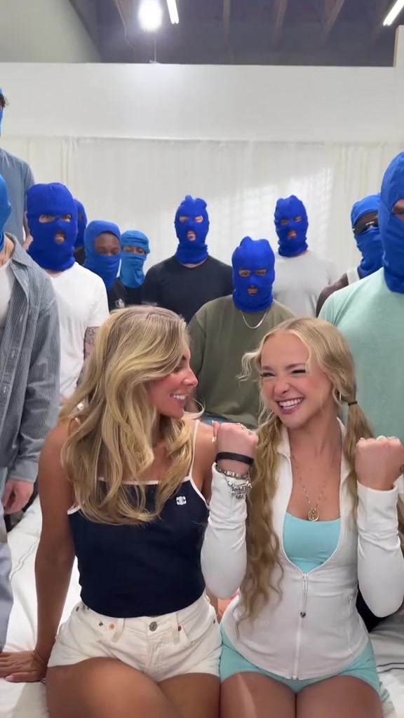 Bonnie Blue and Julia Filippo porn video with 100 man!!!