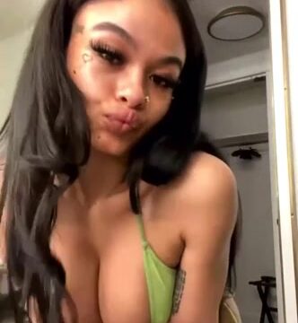 India Love Nude Showing Off Her Big Tits On Live Stream