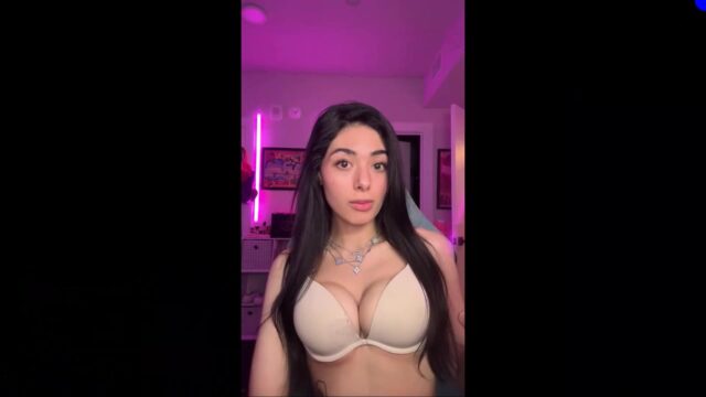 OliveOilRun Shows Off Her Big Boobs During A Live Stream