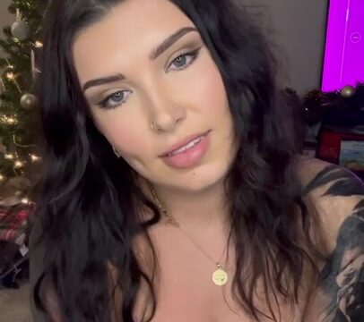 Miyaacacia Onlyfans Naked Shows Off Her Big Breasts