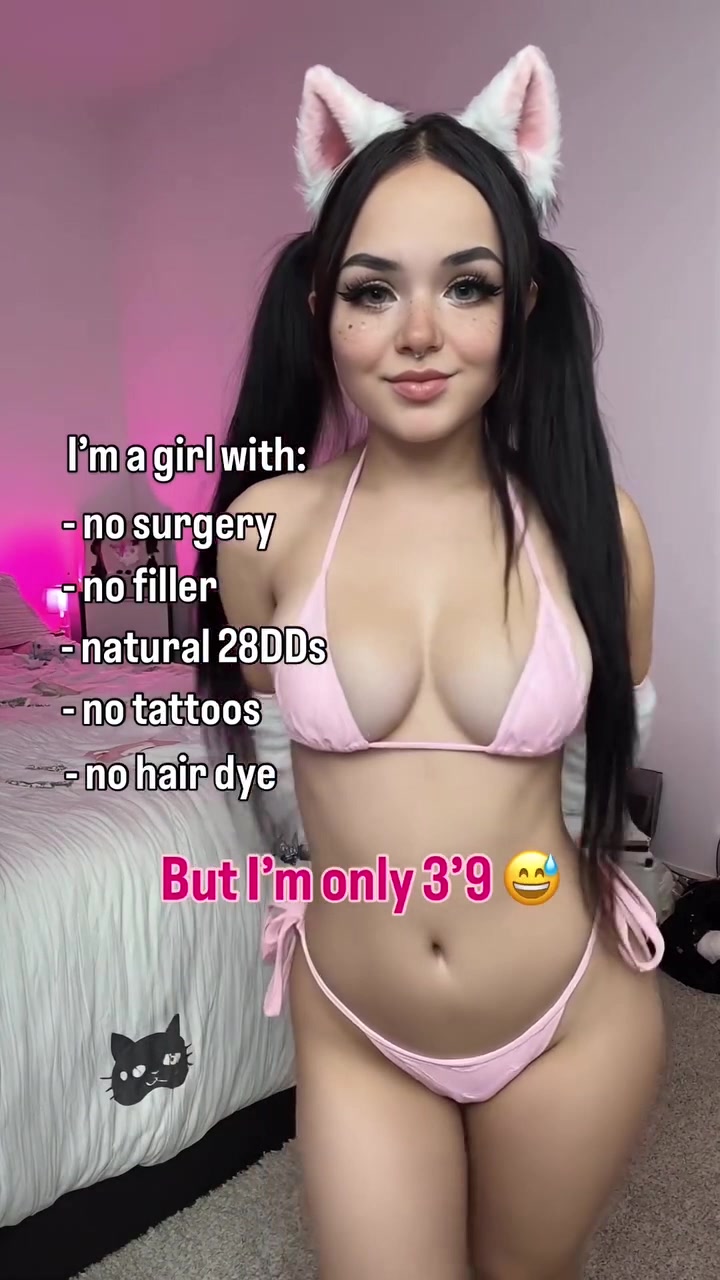 Leia Little / Leialittle – The Sexy Bunny Shows Off Her Hot Body