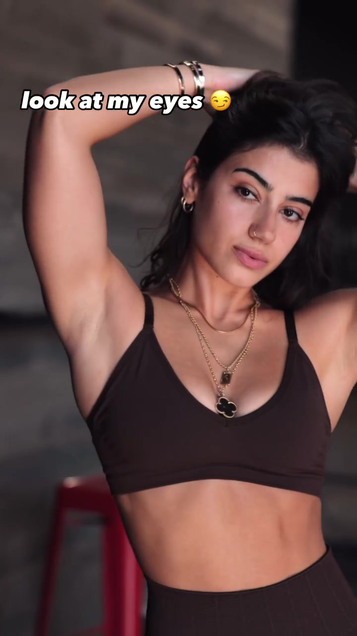 Sara Saffari New Video Shows Off Her Hot Body